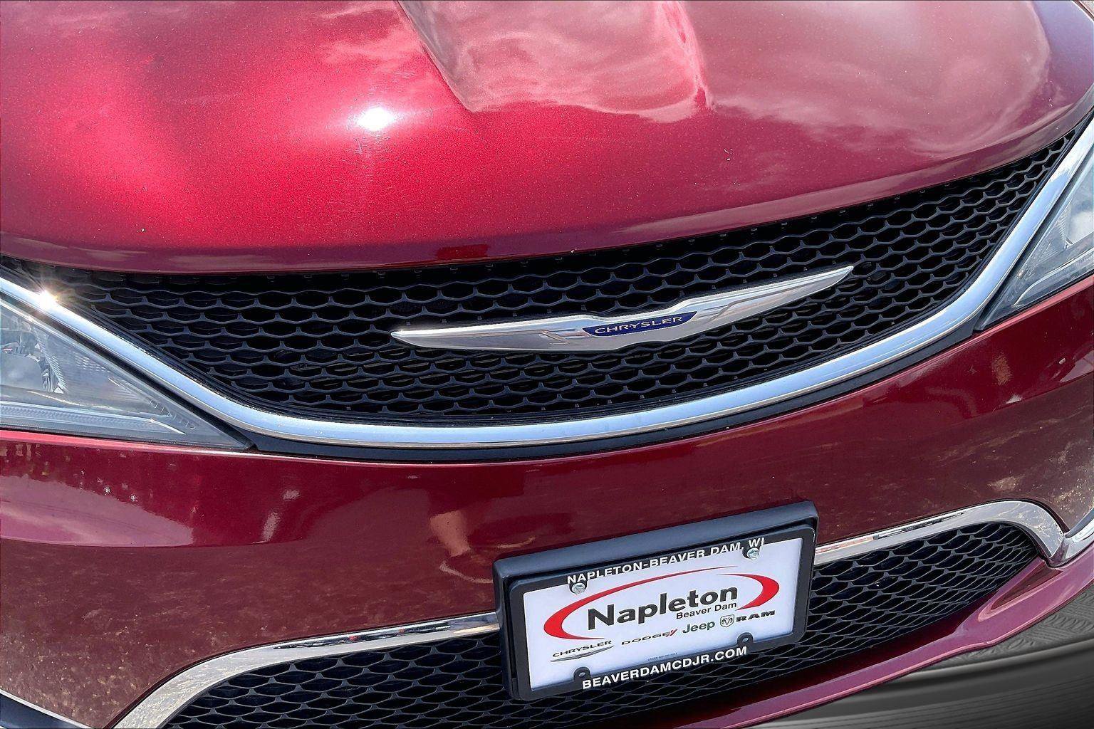 Used 2019 Chrysler Pacifica Touring-L w/ Tire & Wheel Group FWD image 26