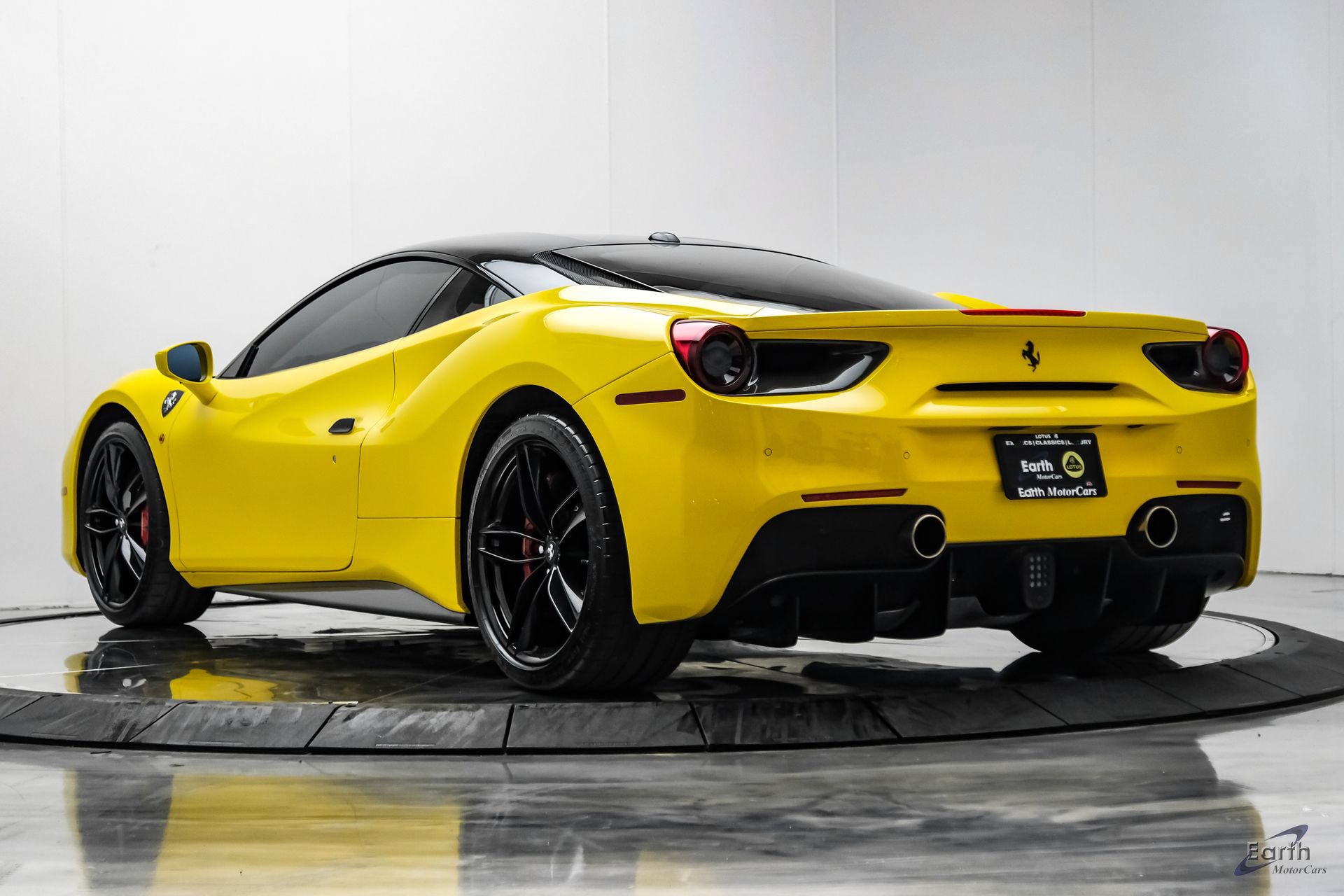 Used 2019 Ferrari 488 GTB RWD image 13