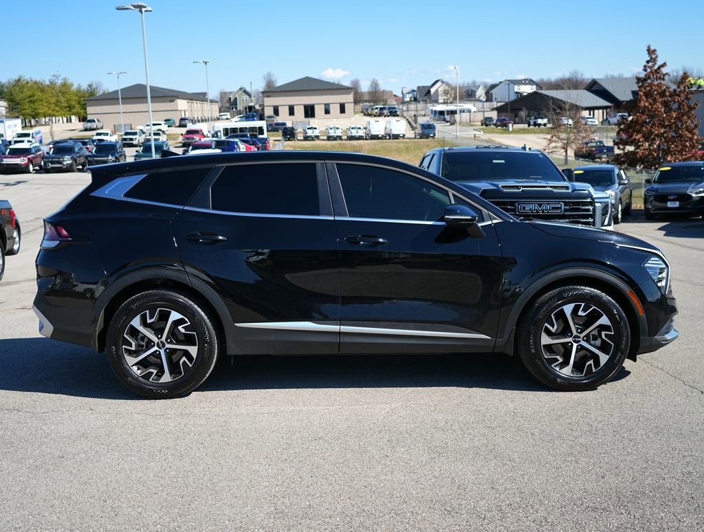 Used 2025 Kia Sportage EX image 4