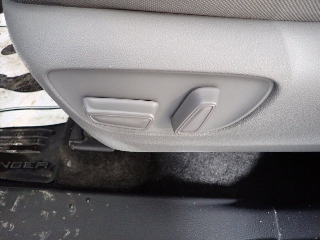 Used 2023 Toyota Highlander L image 20