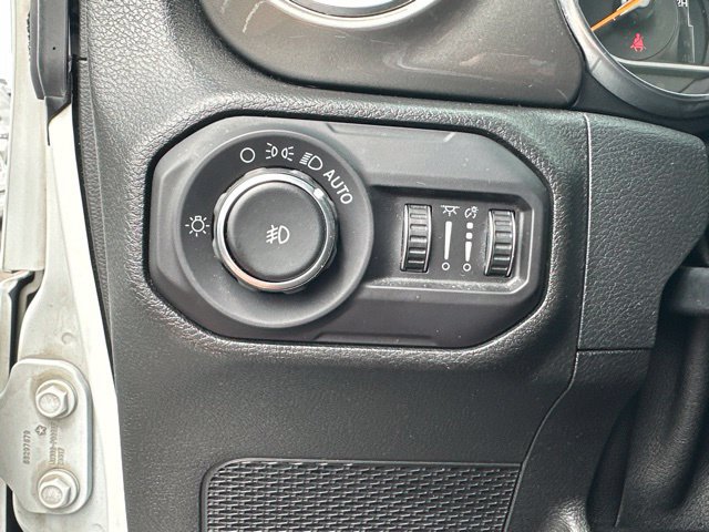 Used 2018 Jeep Wrangler Unlimited Sahara w/ Cold Weather Group AWD/4WD image 11