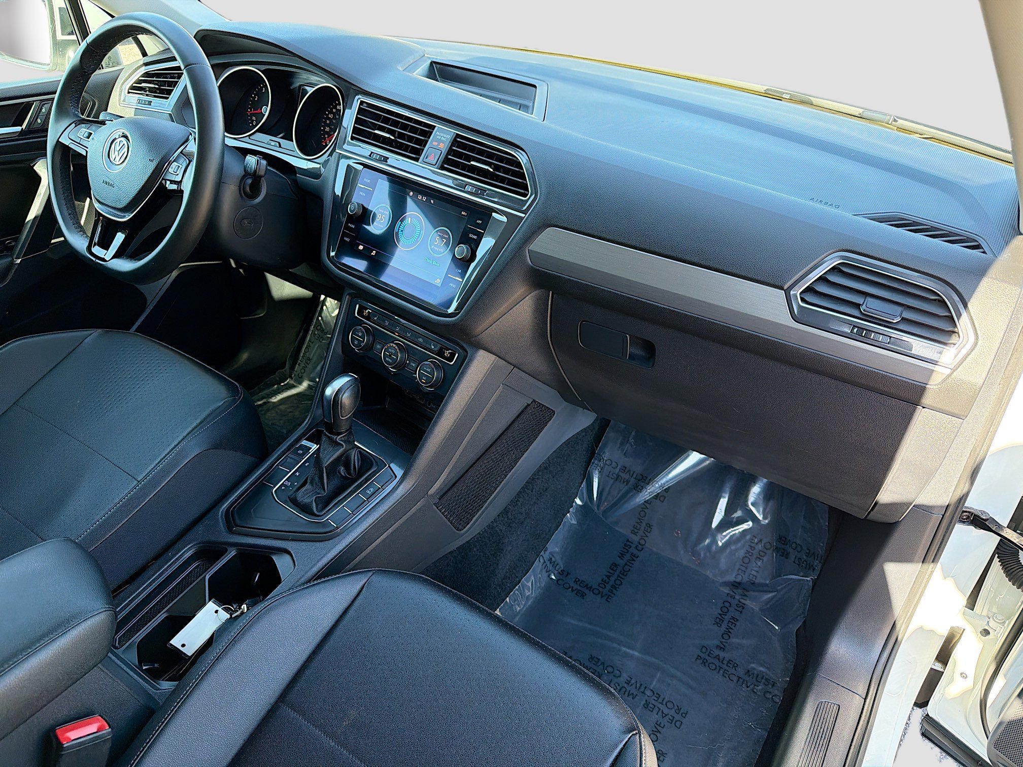 Used 2020 Volkswagen Tiguan SE image 13