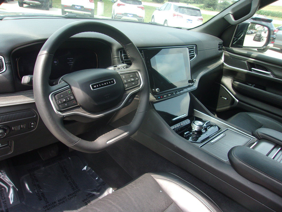 Used 2024 Jeep Wagoneer Series III w/ Flexible Seating Group AWD/4WD image 9