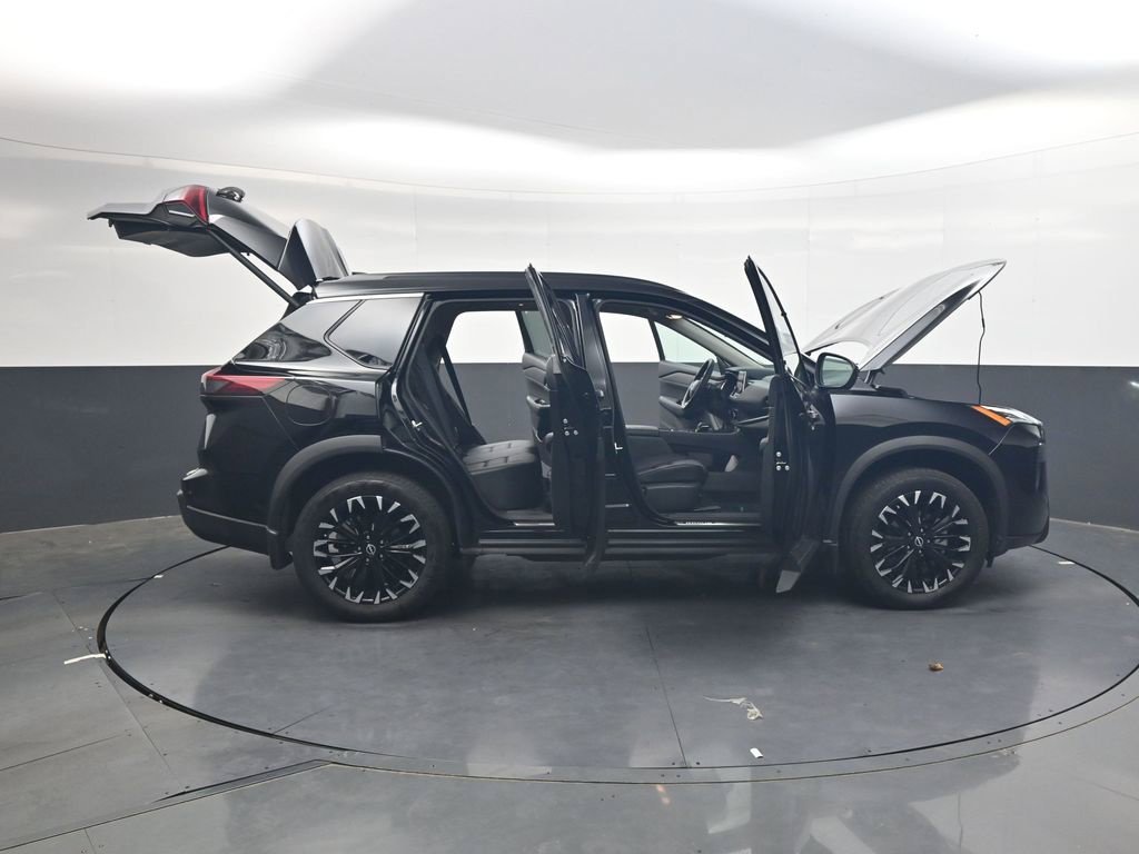 Certified 2026 Nissan Rogue Dark Armor FWD image 37