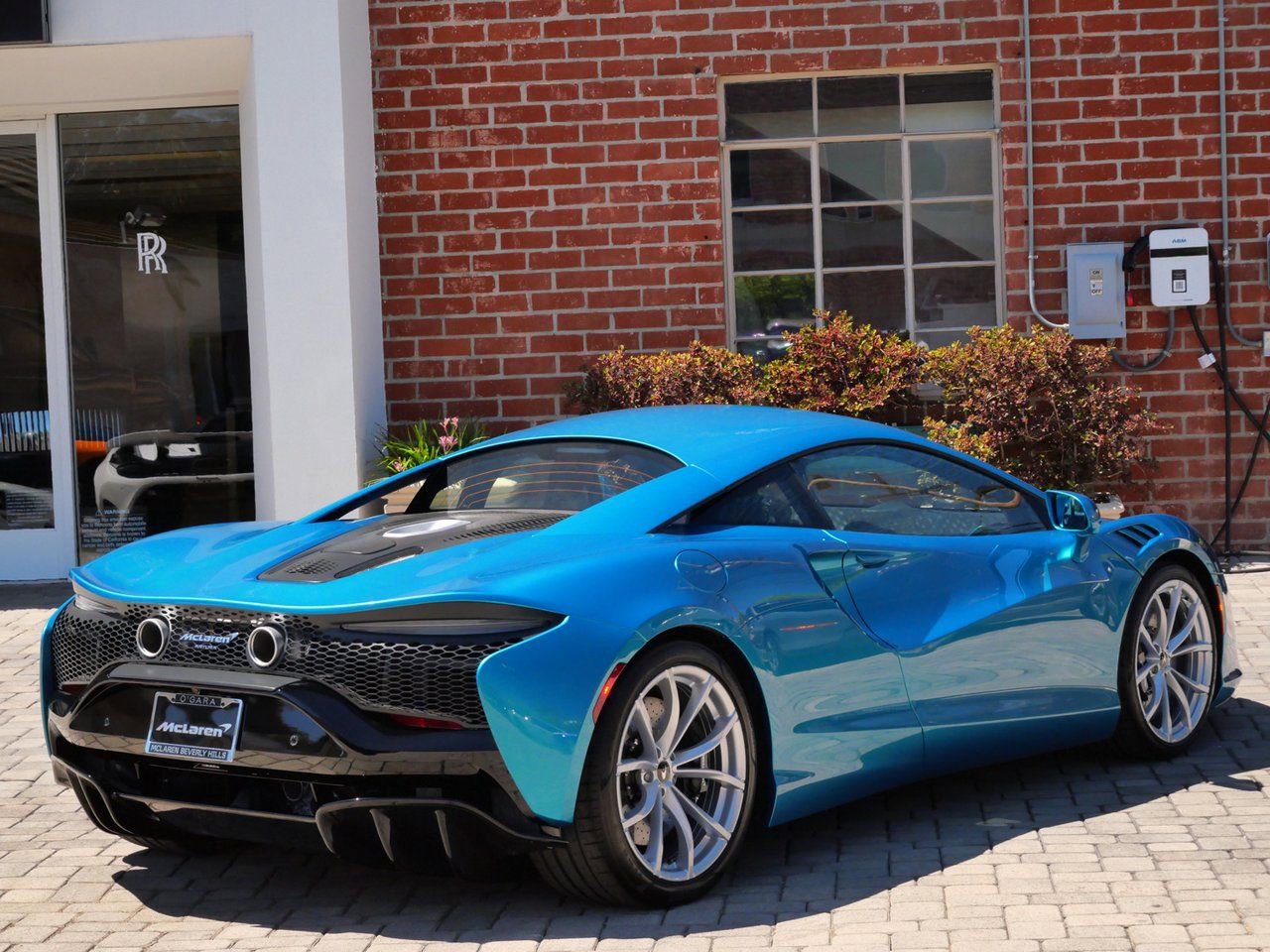 New 2026 McLaren Artura image 4