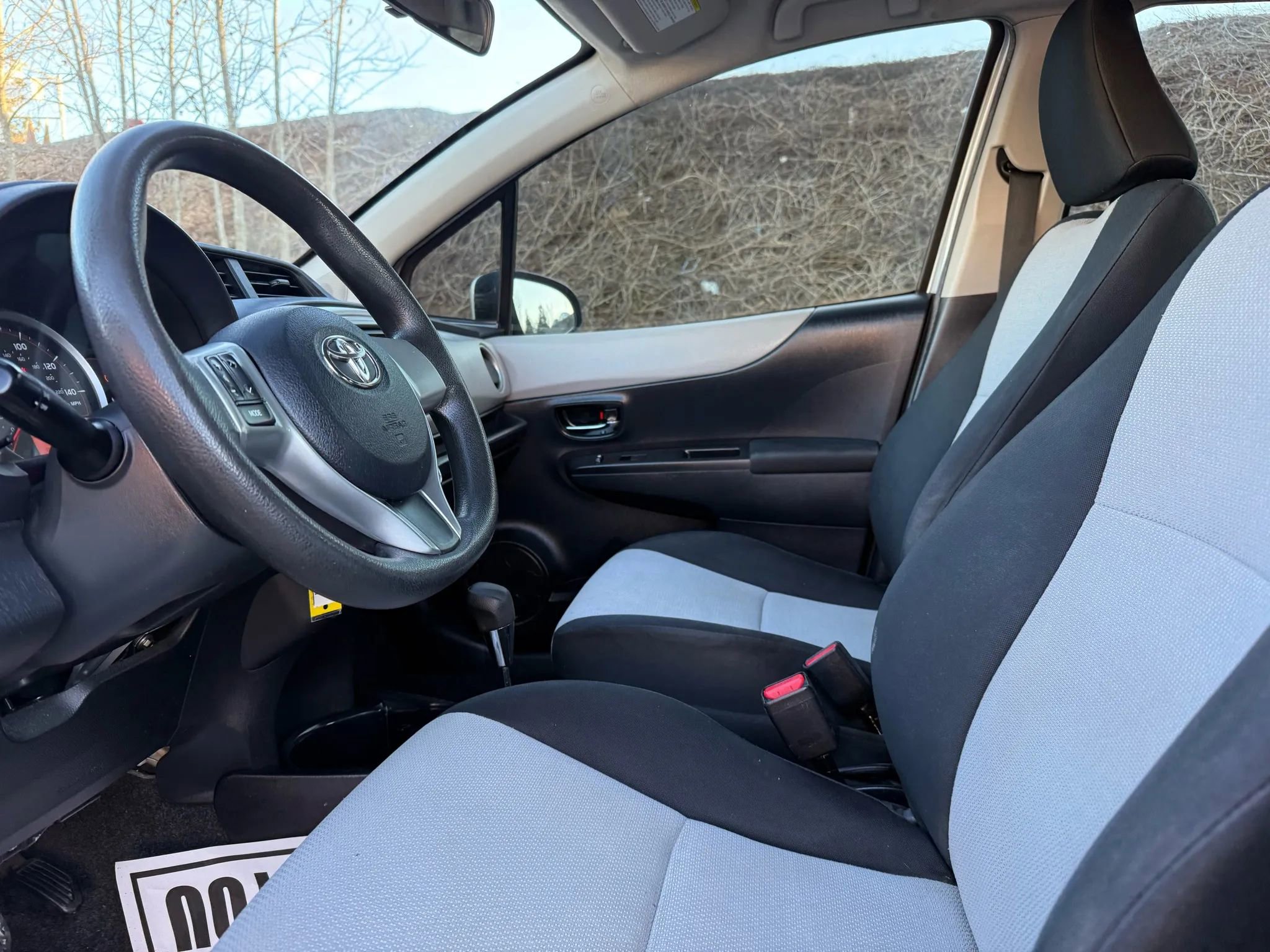 Used 2013 Toyota Yaris LE image 16