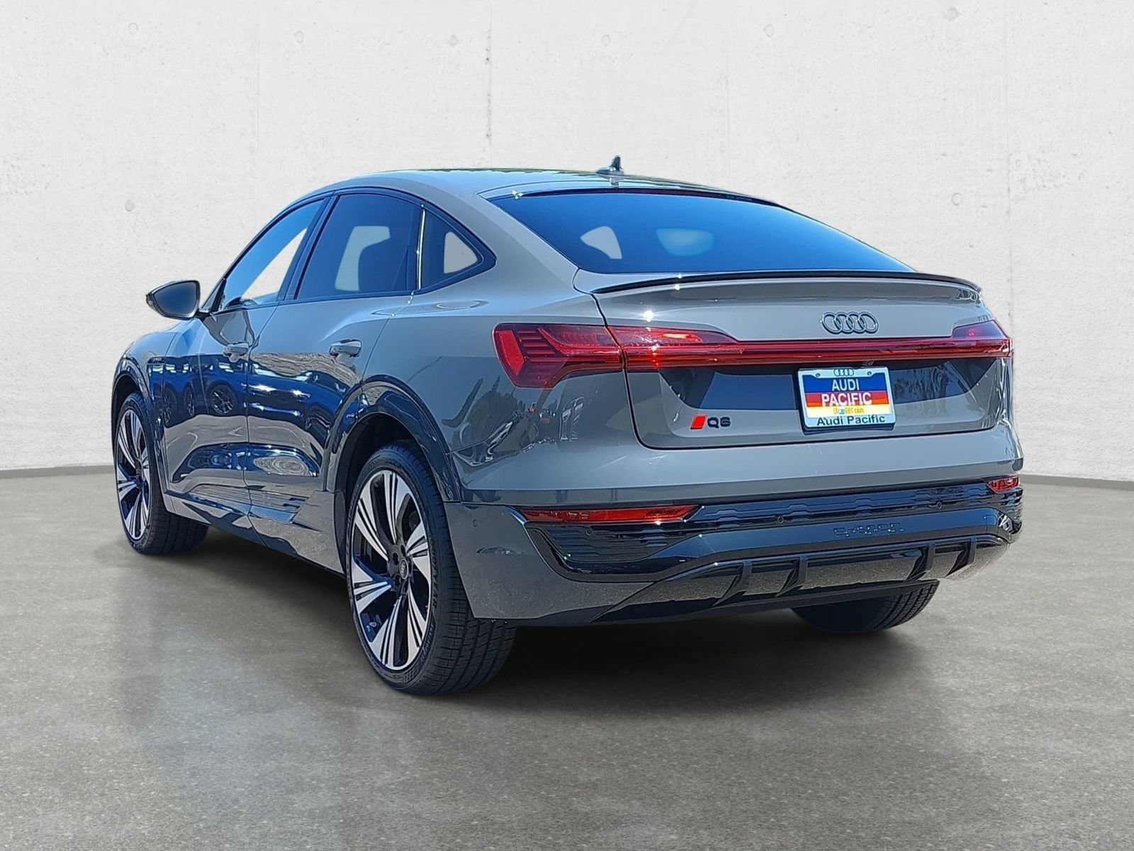 Used 2024 Audi Q8 e-tron Prestige w/ Prestige Package AWD/4WD image 7