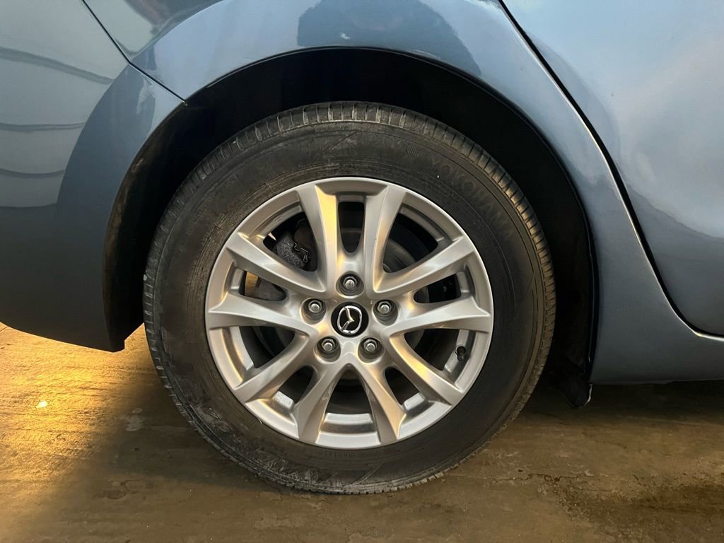 Used 2016 MAZDA MAZDA3 i Touring w/ Popular Equipment Package image 32