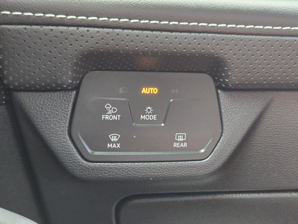 Used 2024 Volkswagen Atlas Cross Sport SEL AWD/4WD image 28