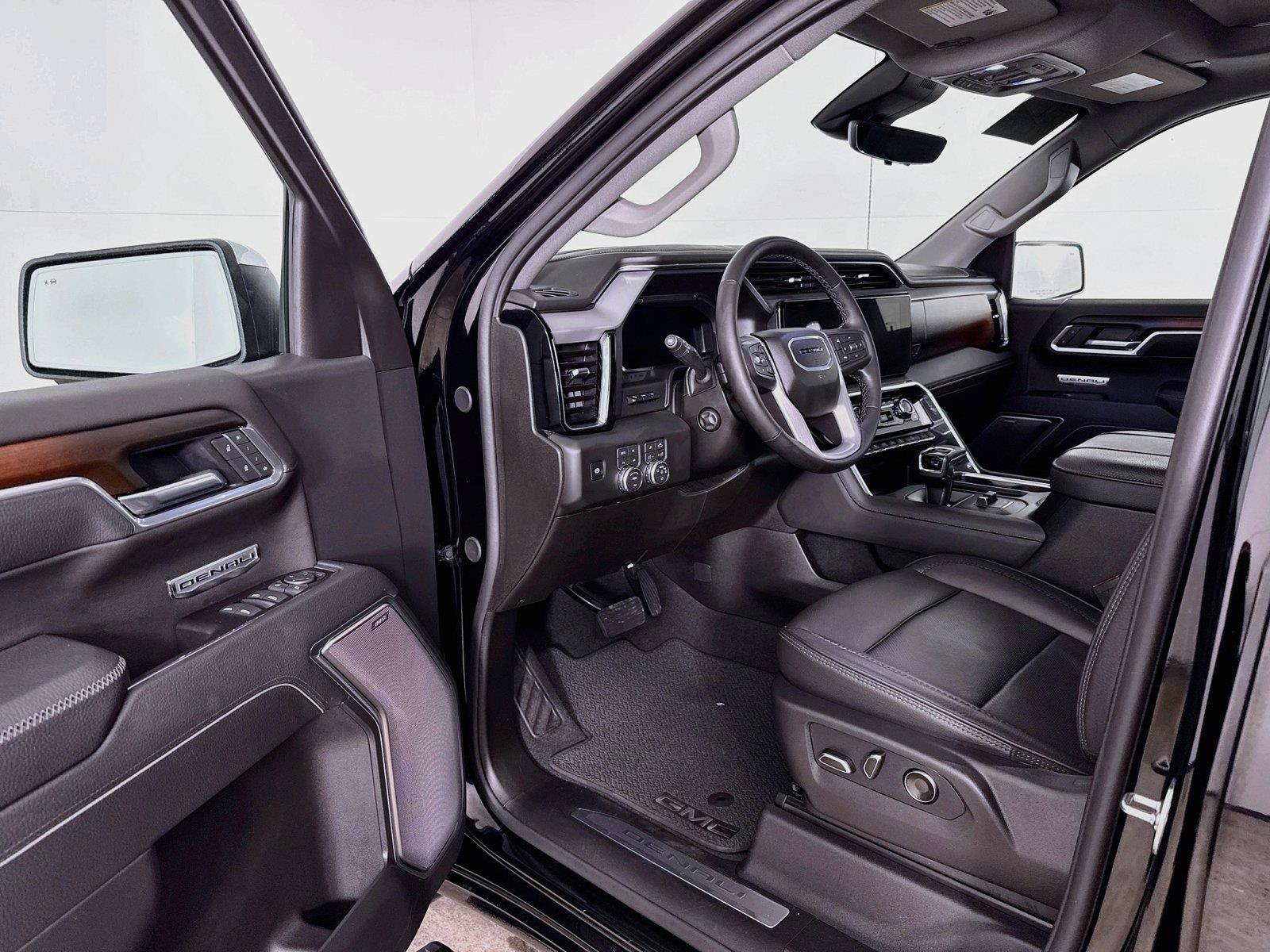 Used 2026 GMC Sierra 1500 Denali w/ Denali Reserve Package AWD/4WD image 3
