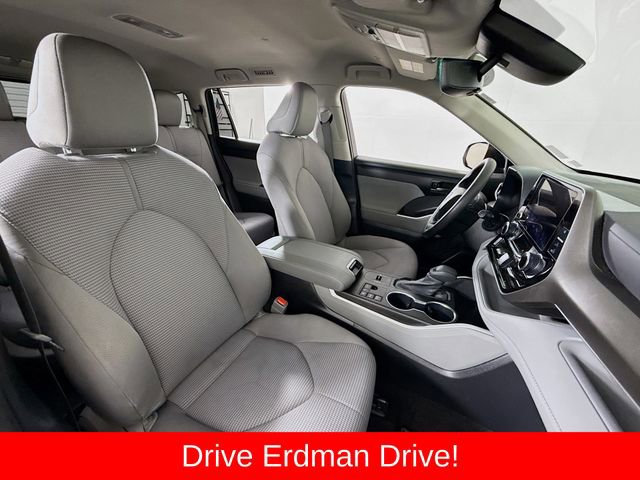 Used 2023 Toyota Highlander L image 24