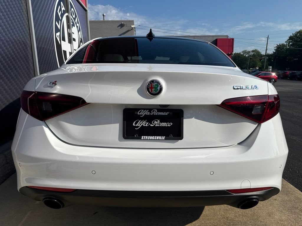 Used 2022 Alfa Romeo Giulia Ti AWD/4WD image 10