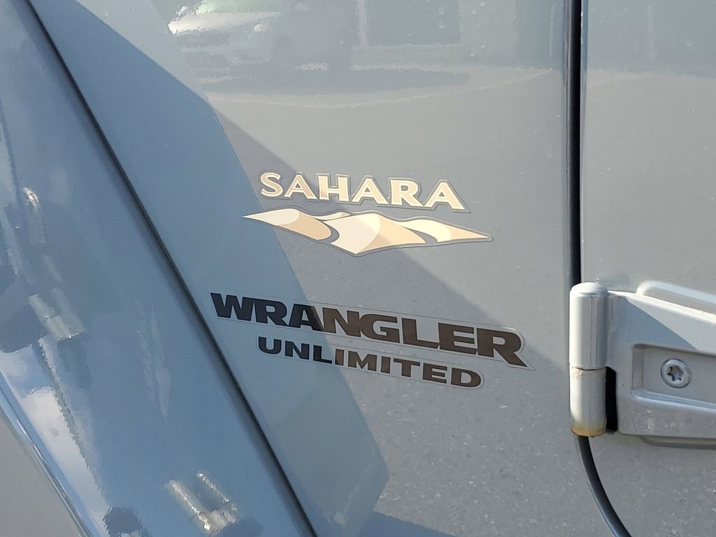 Used 2014 Jeep Wrangler Unlimited Sahara w/ Connectivity Group AWD/4WD image 6