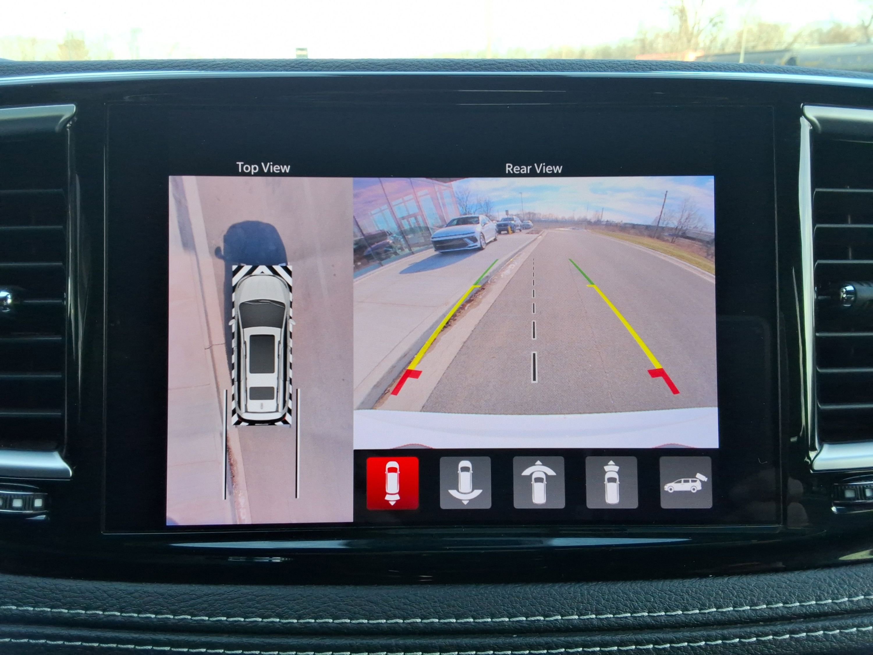 Used 2022 Chrysler Pacifica Limited w/ S Appearance Package image 16