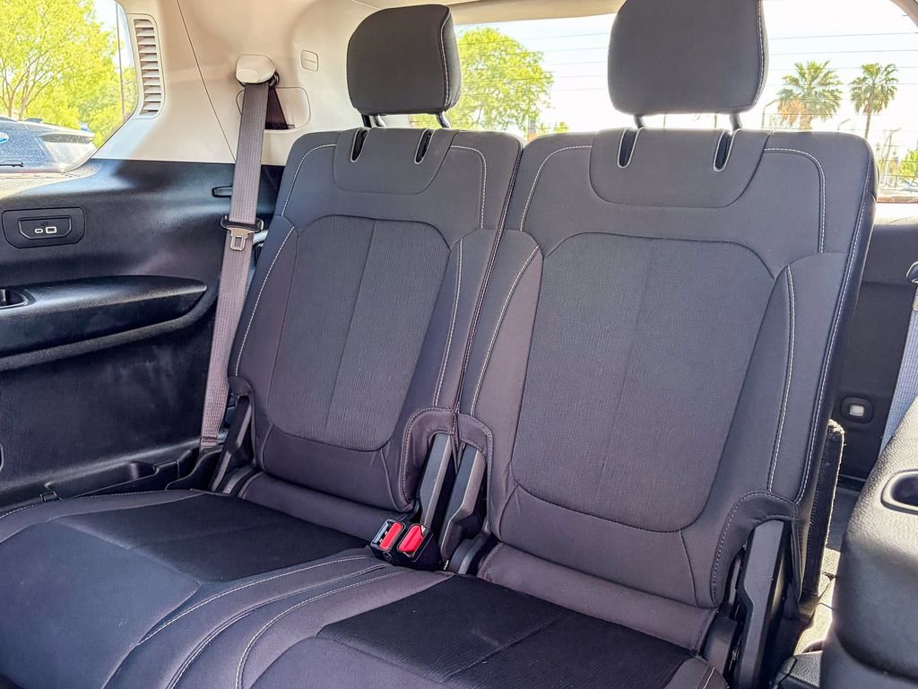 Used 2021 Jeep Grand Cherokee L Laredo w/ Luxury Tech Group I RWD image 37