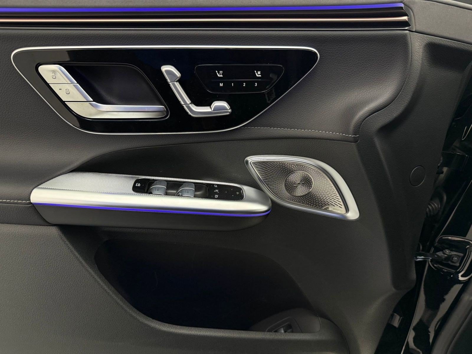 New 2026 Mercedes-Benz EQE 320 4MATIC SUV image 11