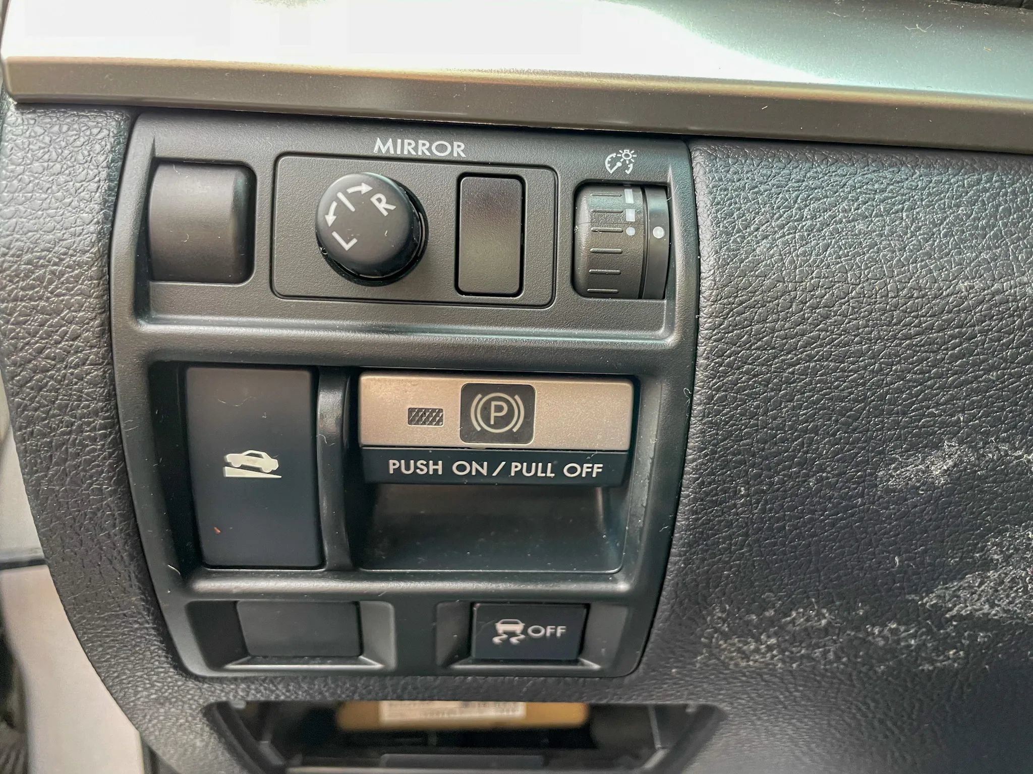 Used 2010 Subaru Outback 2.5i Premium AWD/4WD image 12