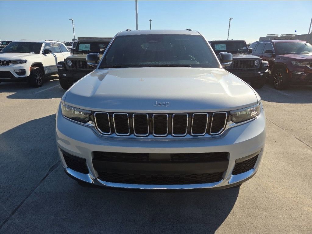 New 2025 Jeep Grand Cherokee Limited image 3