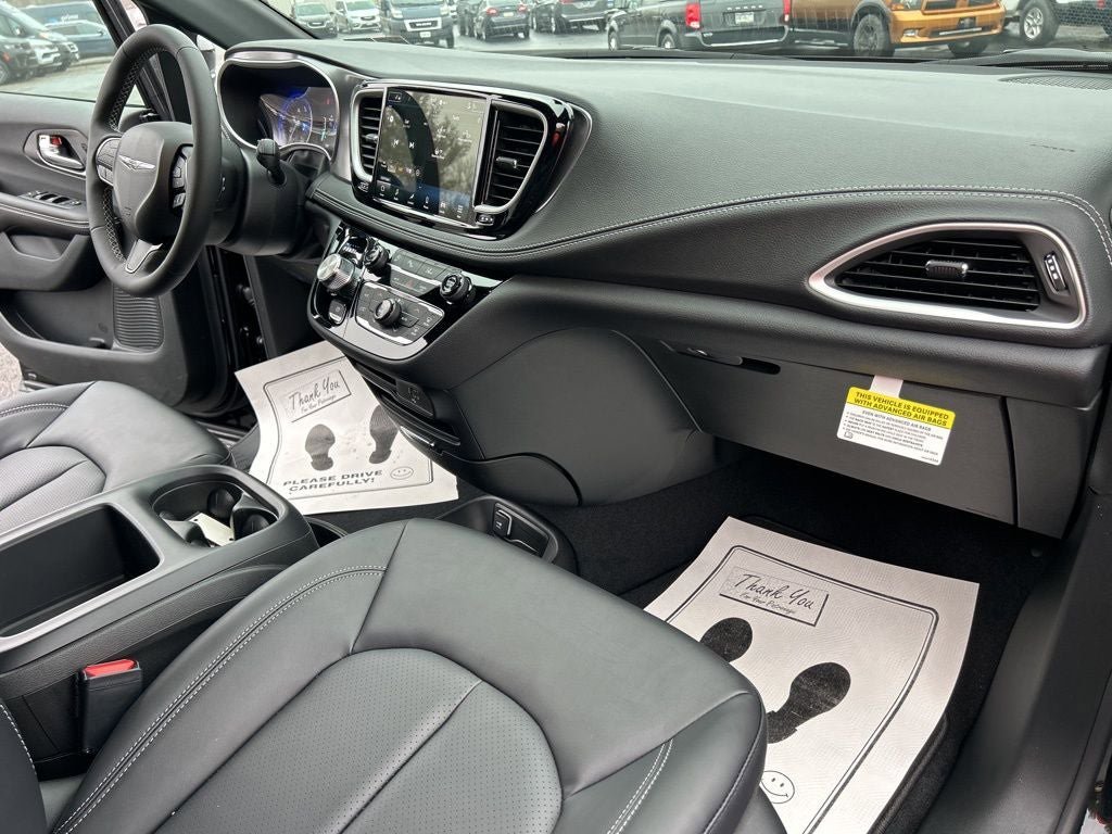 New 2026 Chrysler Pacifica Select AWD/4WD image 20