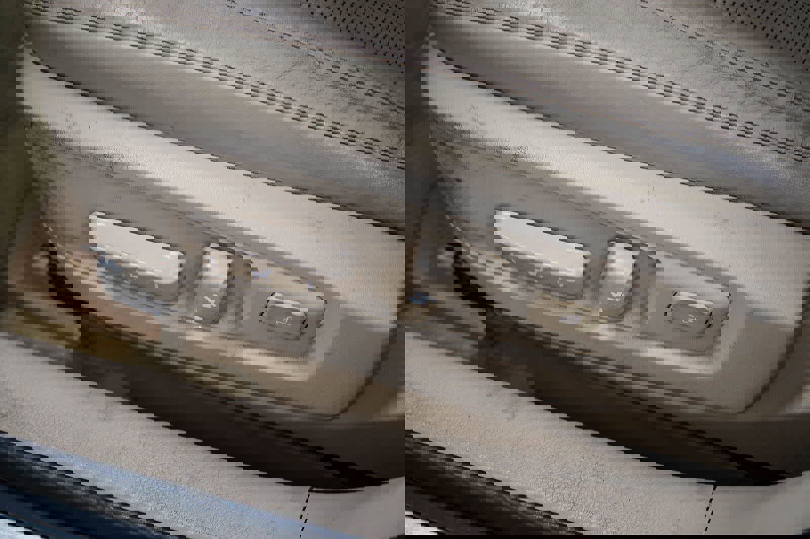 Used 2013 Lexus ES 350 w/ Luxury Pkg image 23