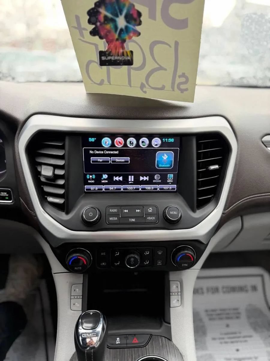 Used 2018 GMC Acadia SLT w/ LPO, Black Accent Package AWD/4WD image 16