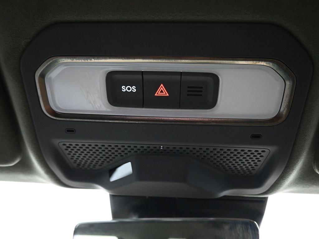 Used 2023 Rivian R1S Launch Edition image 21