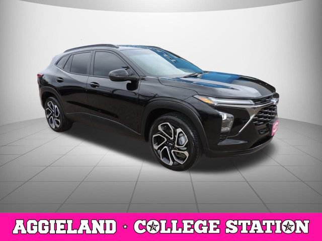 Used 2025 Chevrolet Trax RS w/ Sunroof Package FWD image 3