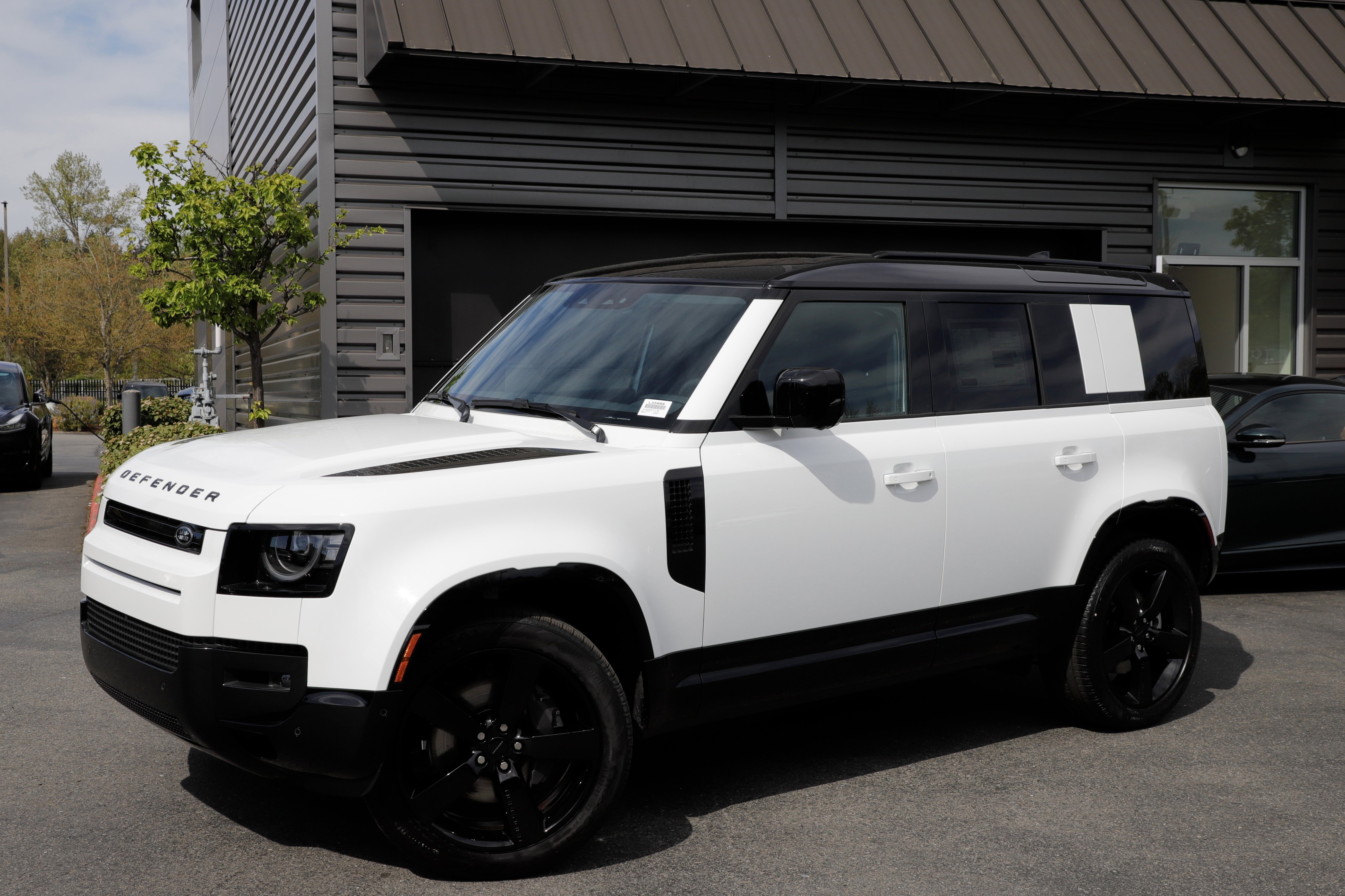 New 2026 Land Rover Defender 110 X-Dynamic SE AWD/4WD image 1