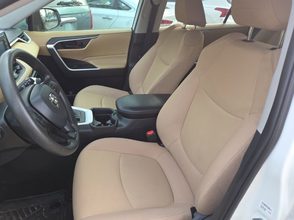 Used 2021 Toyota RAV4 LE image 5