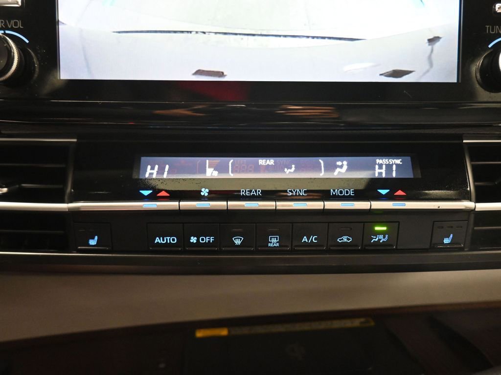 Used 2021 Toyota Sienna XLE w/ XLE Plus Package image 21