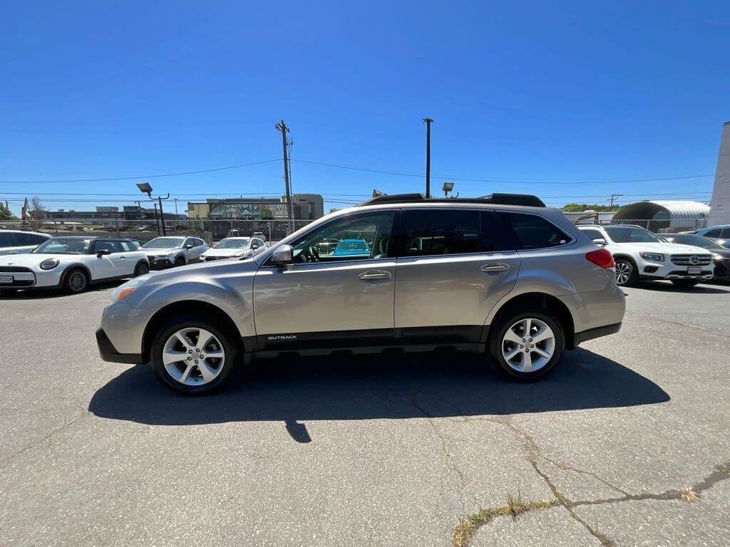 Used 2014 Subaru Outback 2.5i Premium AWD/4WD image 5