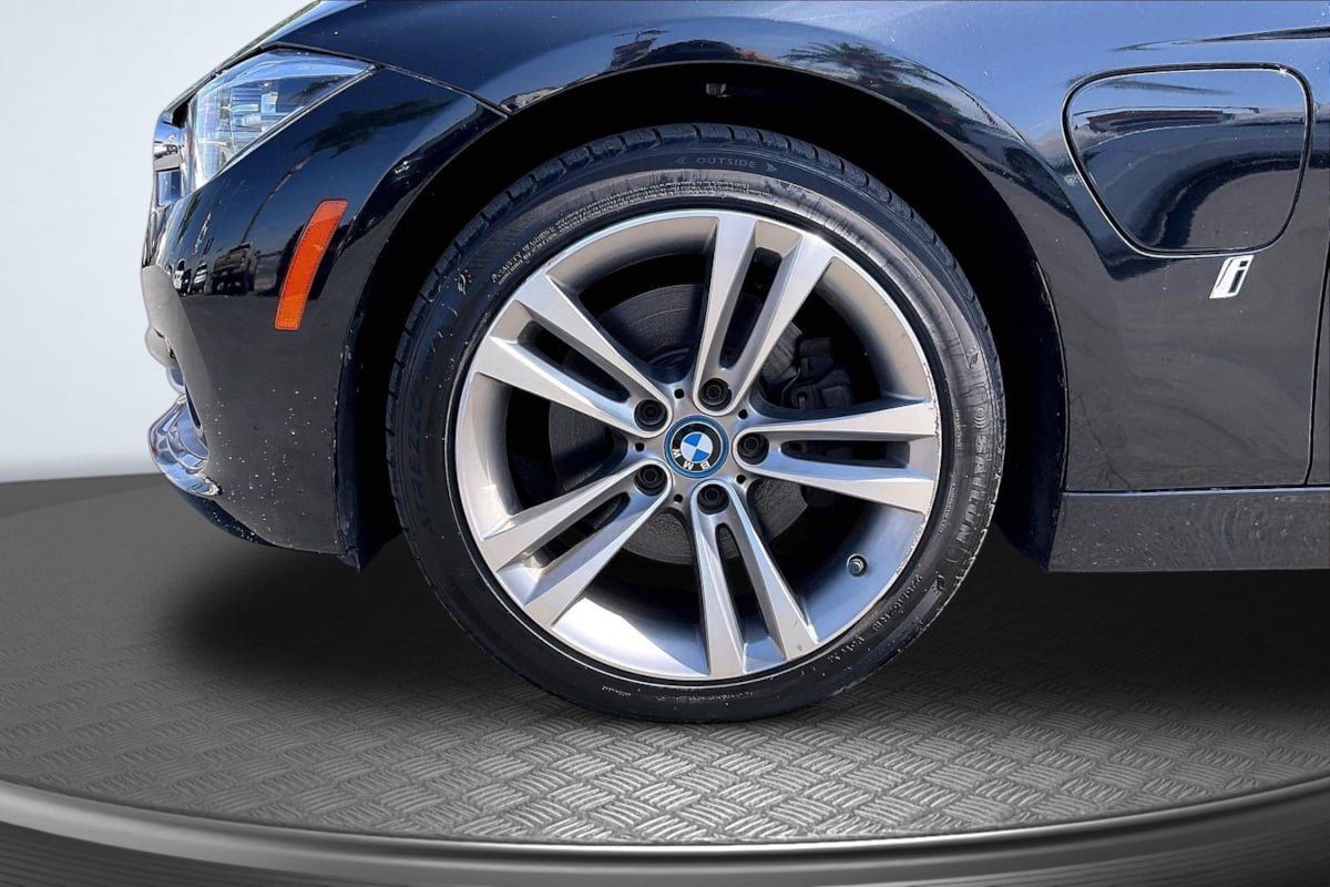 Used 2018 BMW 330e w/ Convenience Package RWD image 9