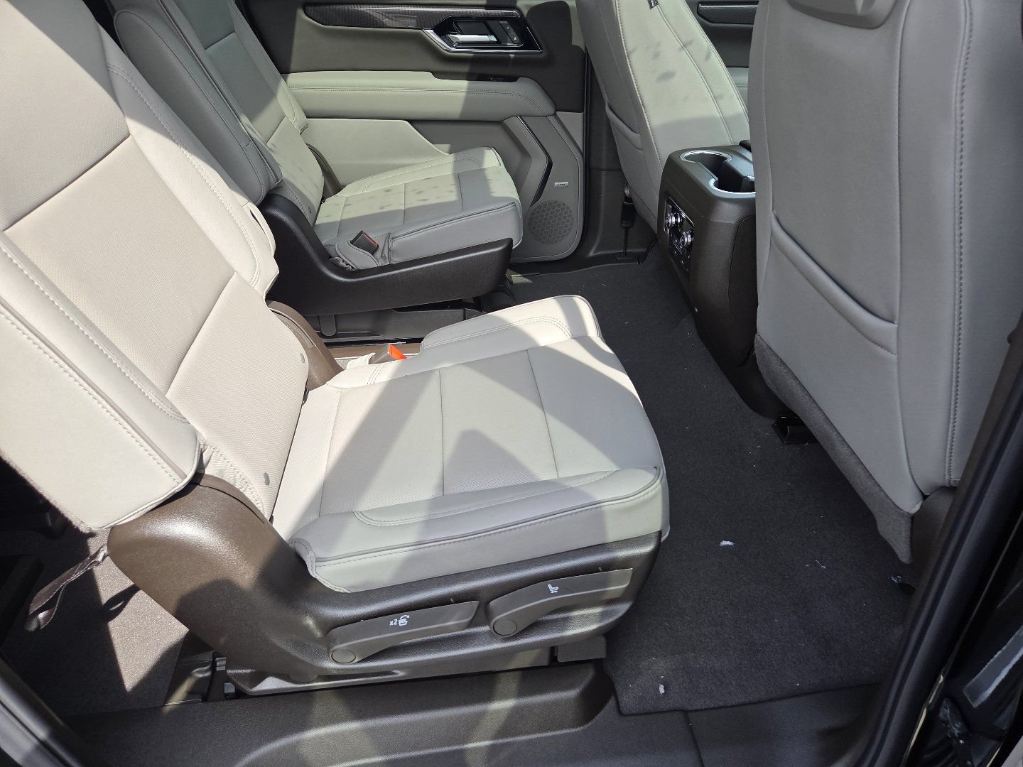 New 2026 GMC Yukon XL Elevation w/ Elevation Premium Package AWD/4WD image 24