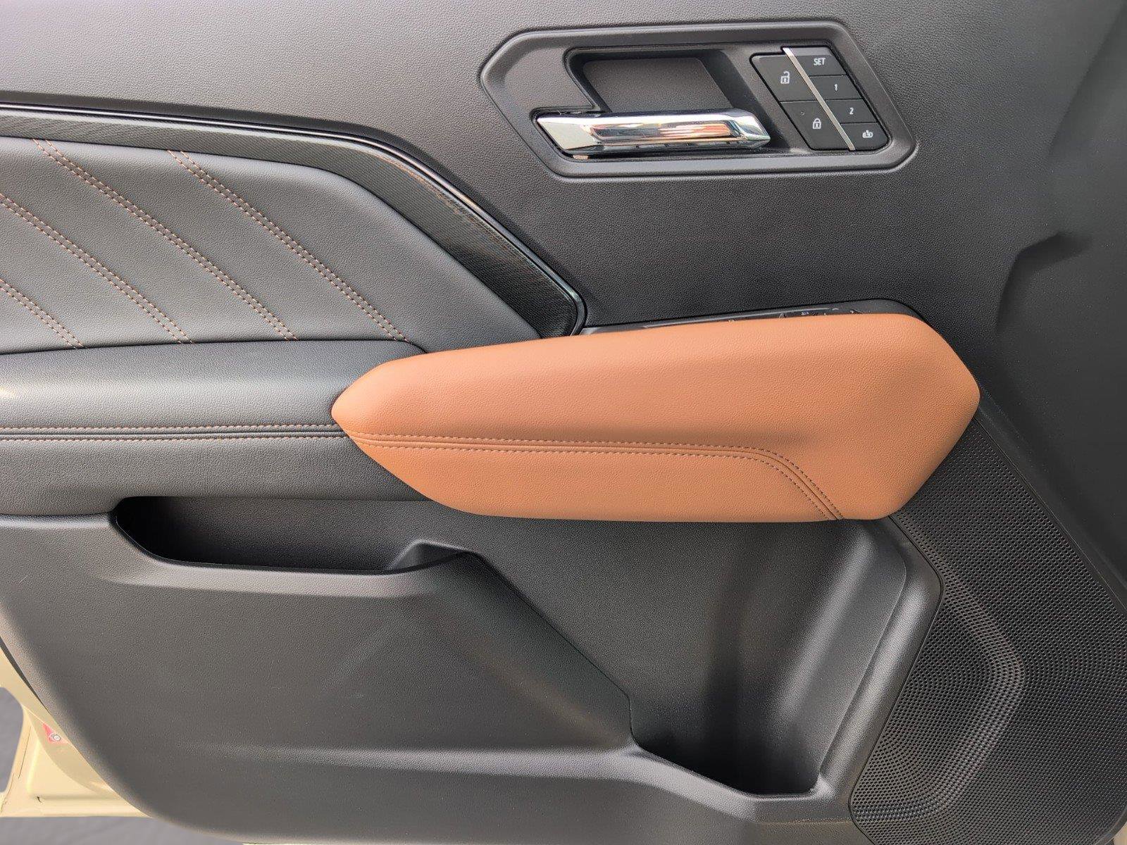 Used 2023 GMC Canyon AT4 w/ AT4 Premium Package image 15