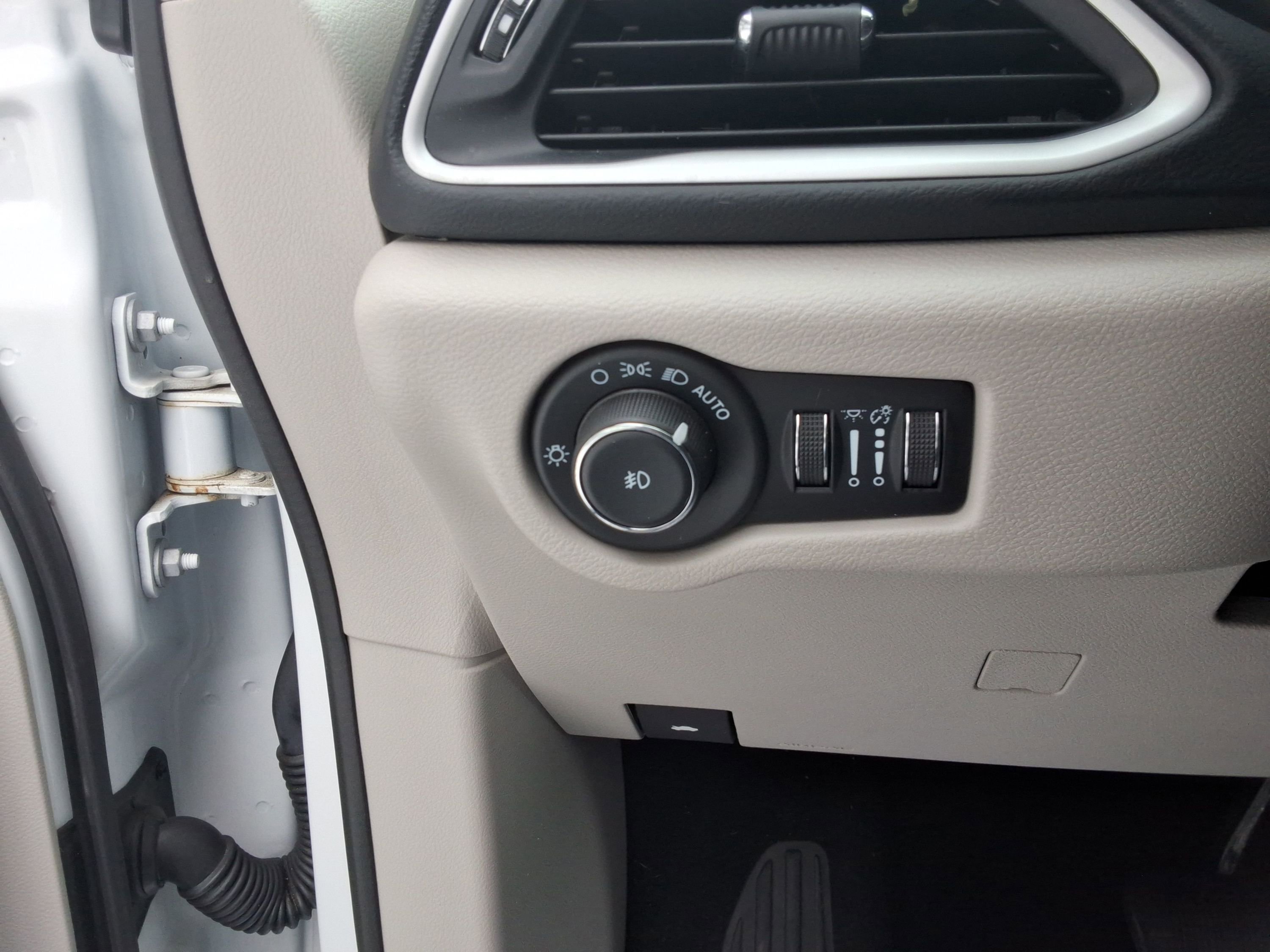 Used 2024 Chrysler Pacifica Touring-L image 20