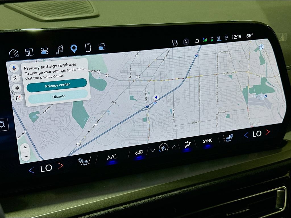 Used 2024 Chevrolet Traverse LT w/ Enhanced Driving Package image 13