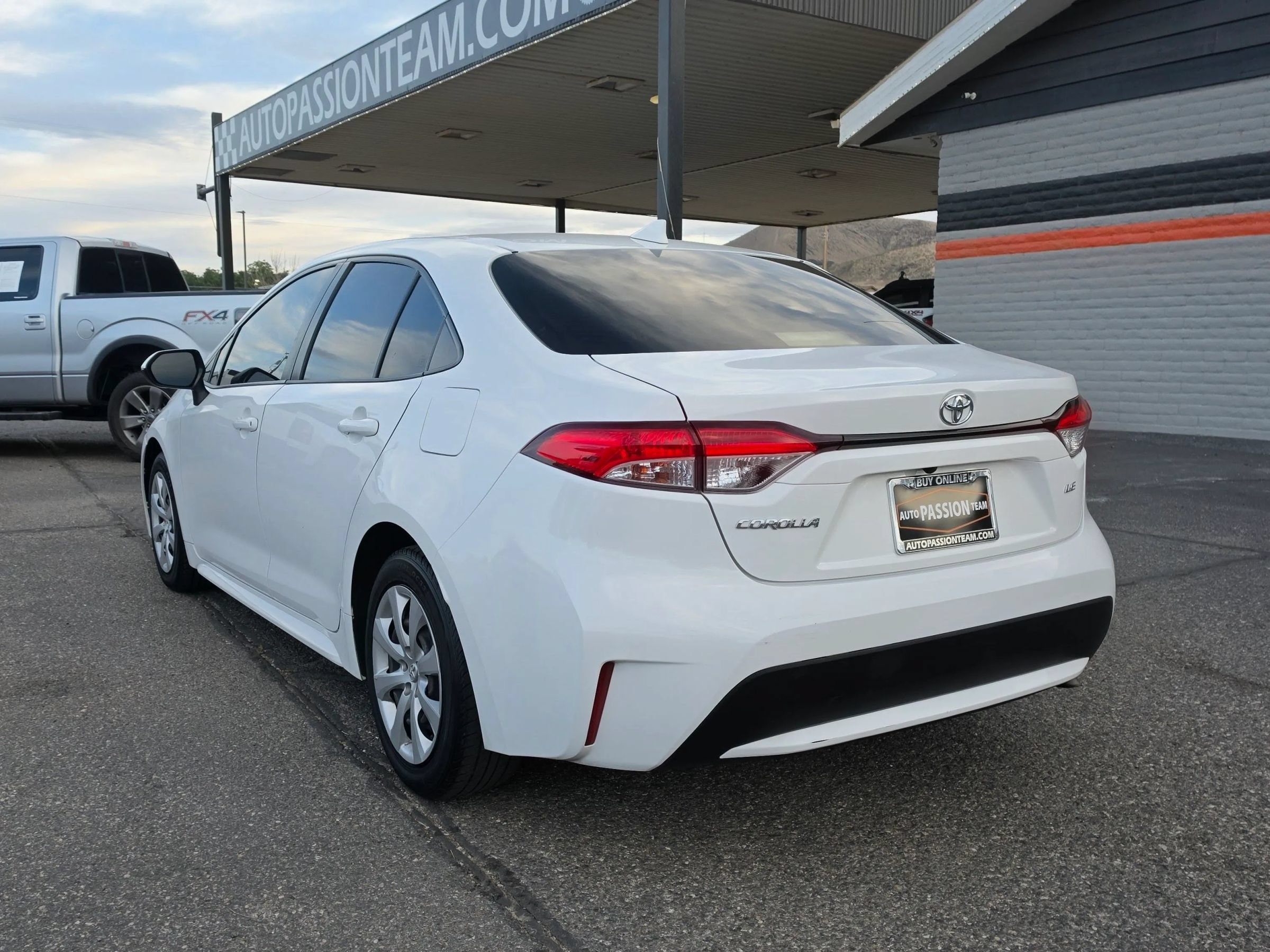 Used 2021 Toyota Corolla LE w/ Carpet Mat Package (TMS) FWD image 3