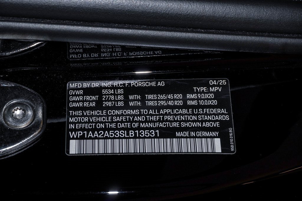 Certified 2025 Porsche Macan image 30