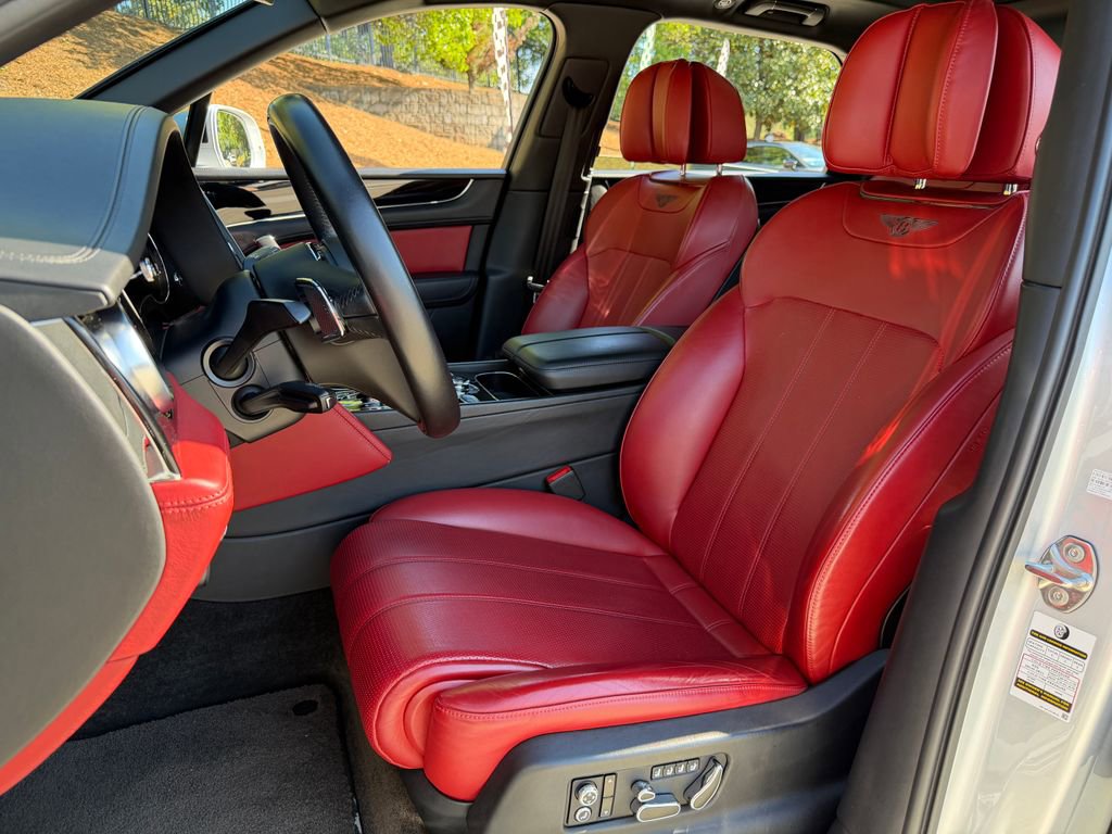 Used 2019 Bentley Bentayga AWD/4WD image 16