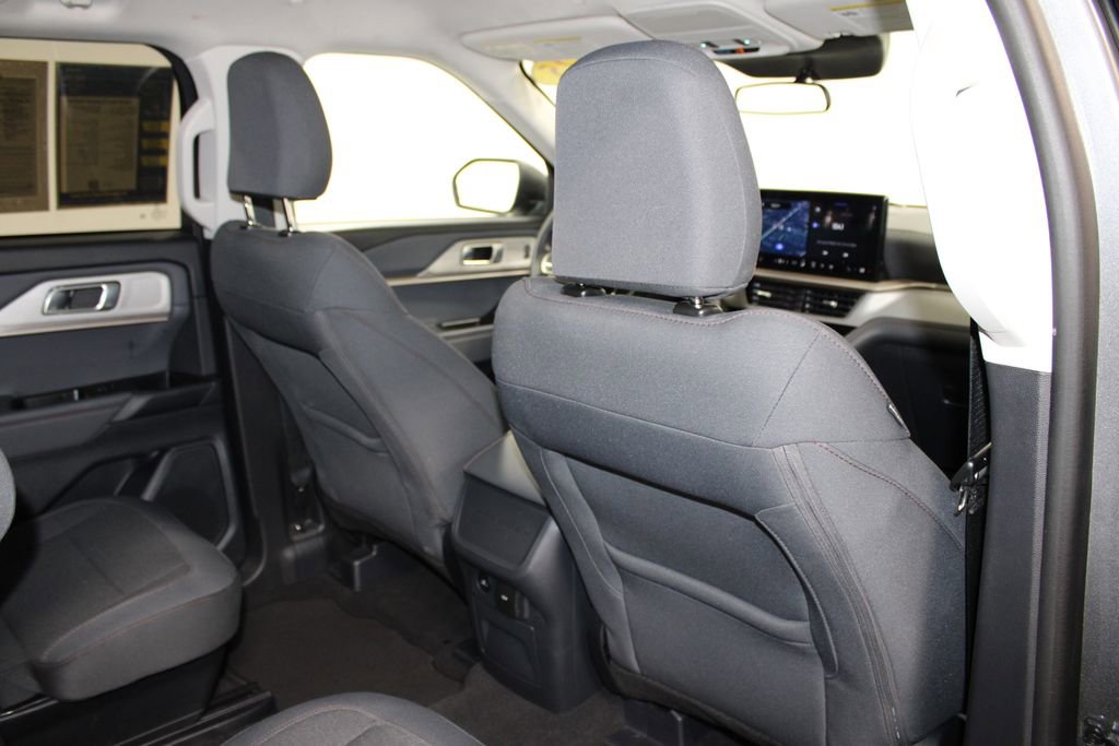 Used 2025 Ford Explorer Active image 33