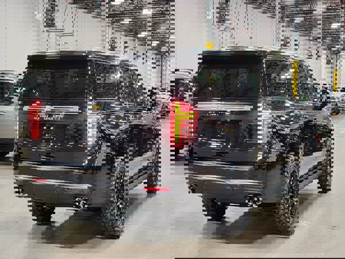 Used 2023 Chevrolet Suburban High Country image 8