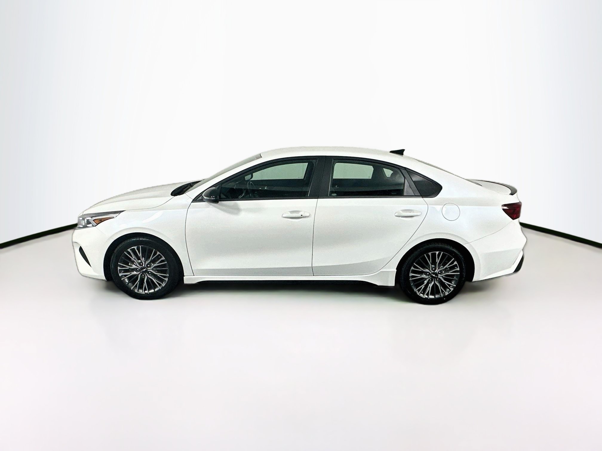 Used 2022 Kia Forte GT-Line w/ GT-Line Technology Package FWD image 4