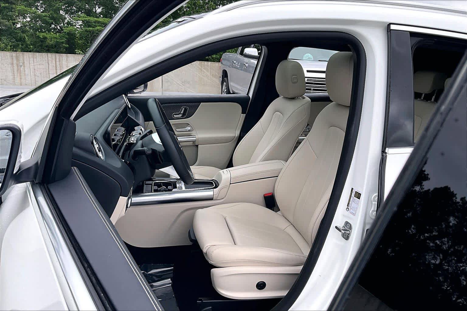 Used 2025 Mercedes-Benz GLA 250 4MATIC image 8