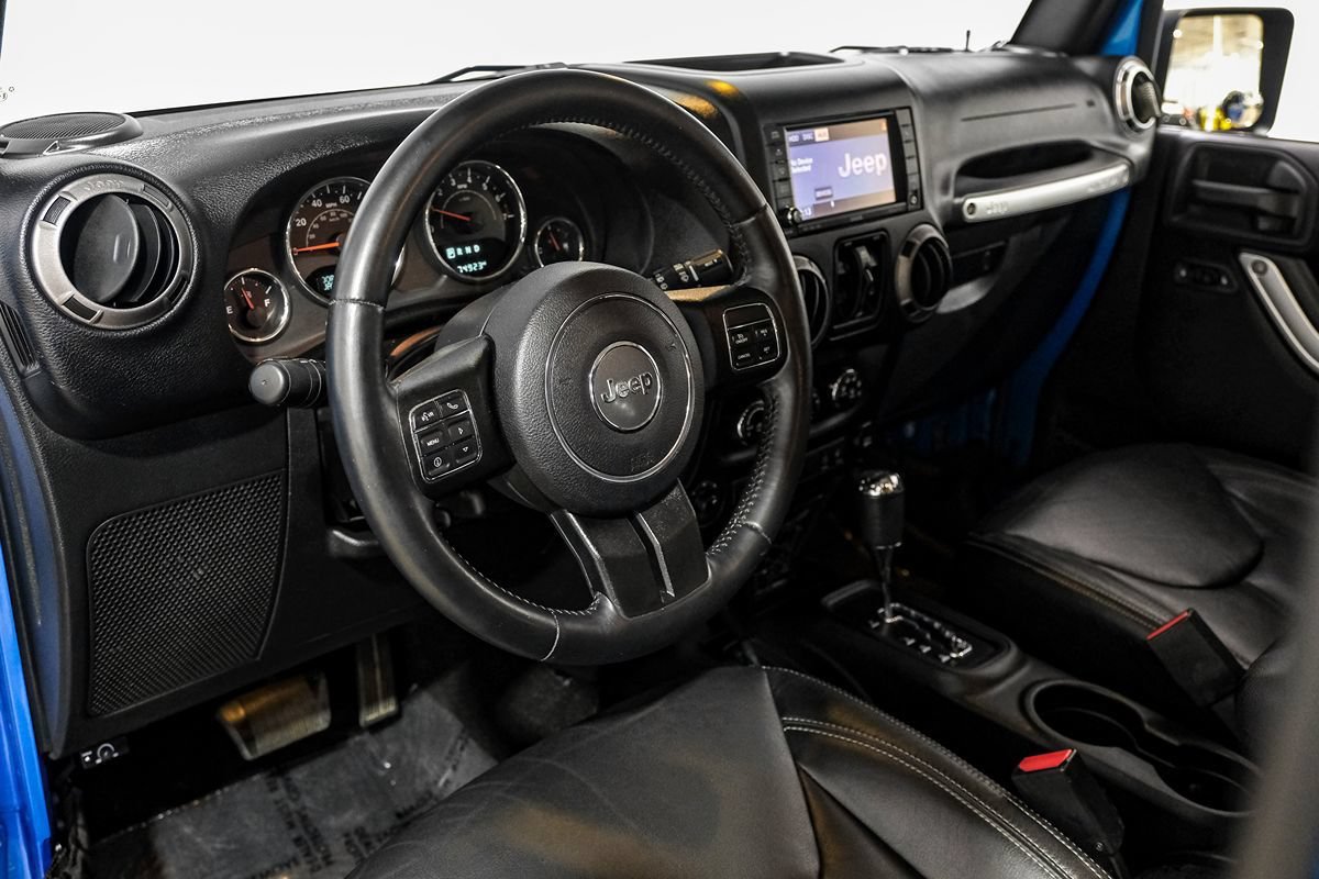 Used 2015 Jeep Wrangler Unlimited Sahara w/ Connectivity Group AWD/4WD image 3