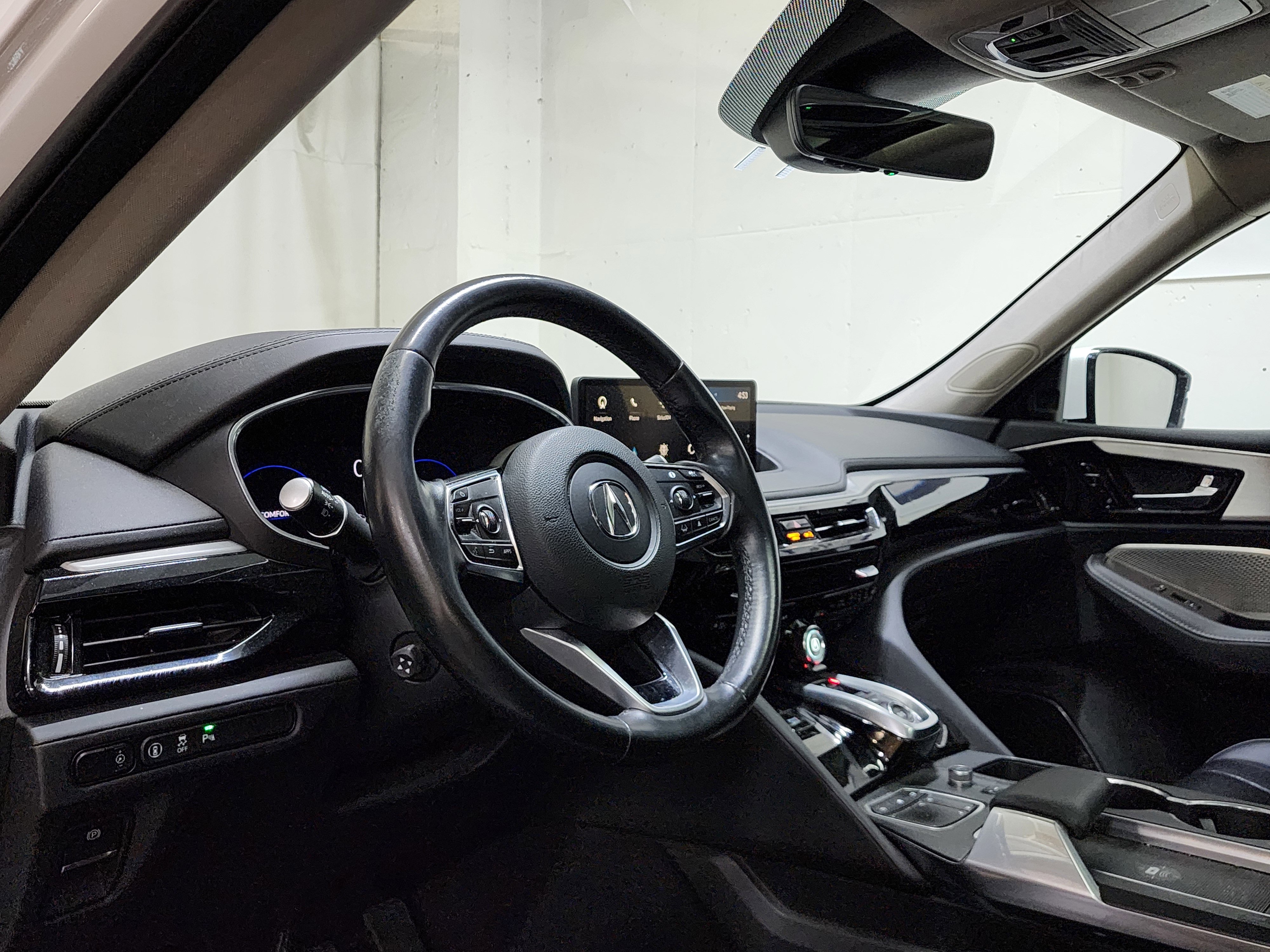 Used 2023 Acura MDX SH-AWD w/ Technology Package image 12