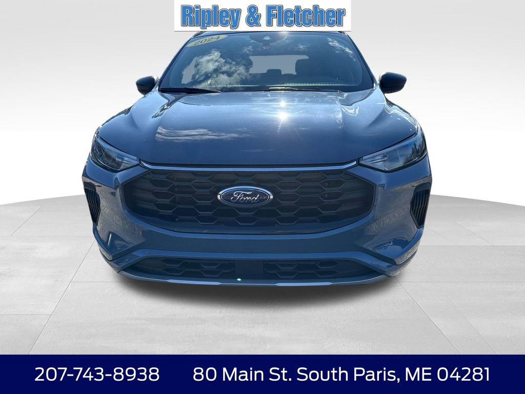 Used 2024 Ford Escape ST-Line w/ Tech Pack #1 AWD/4WD image 2