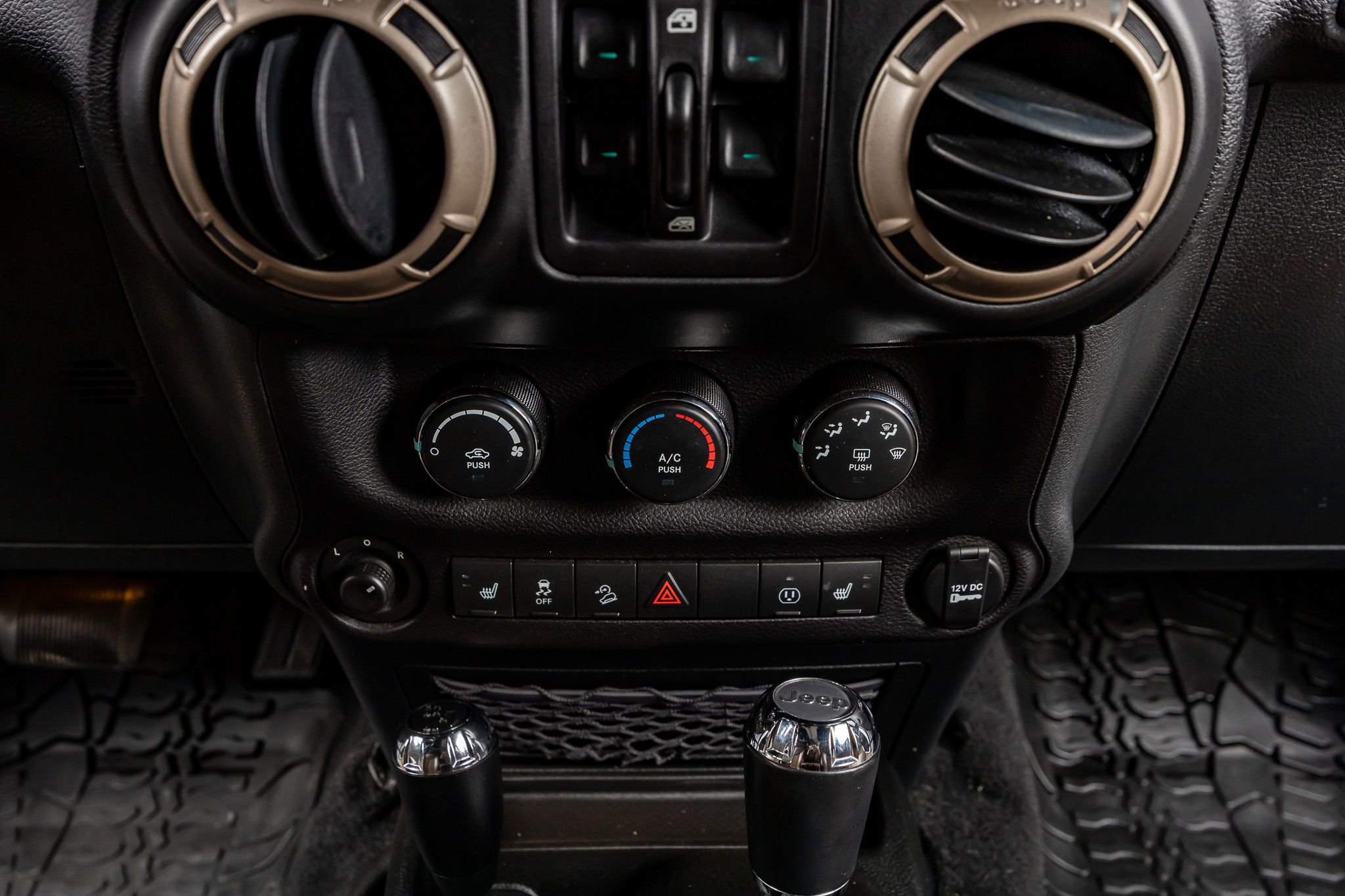 Used 2017 Jeep Wrangler Unlimited Sahara image 22