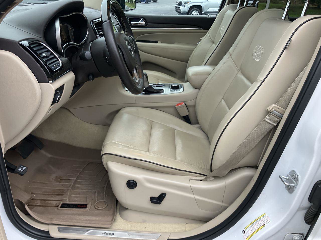 Used 2020 Jeep Grand Cherokee Overland AWD/4WD image 13