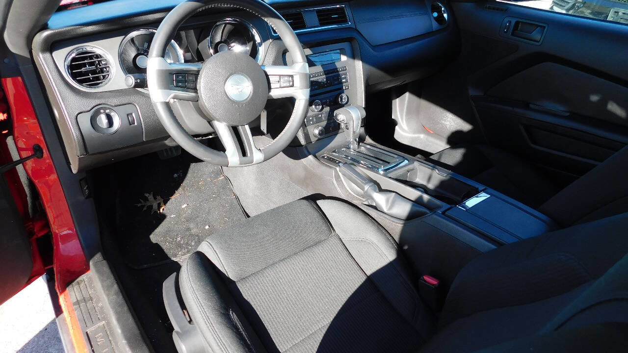 Used 2010 Ford Mustang Premium image 17