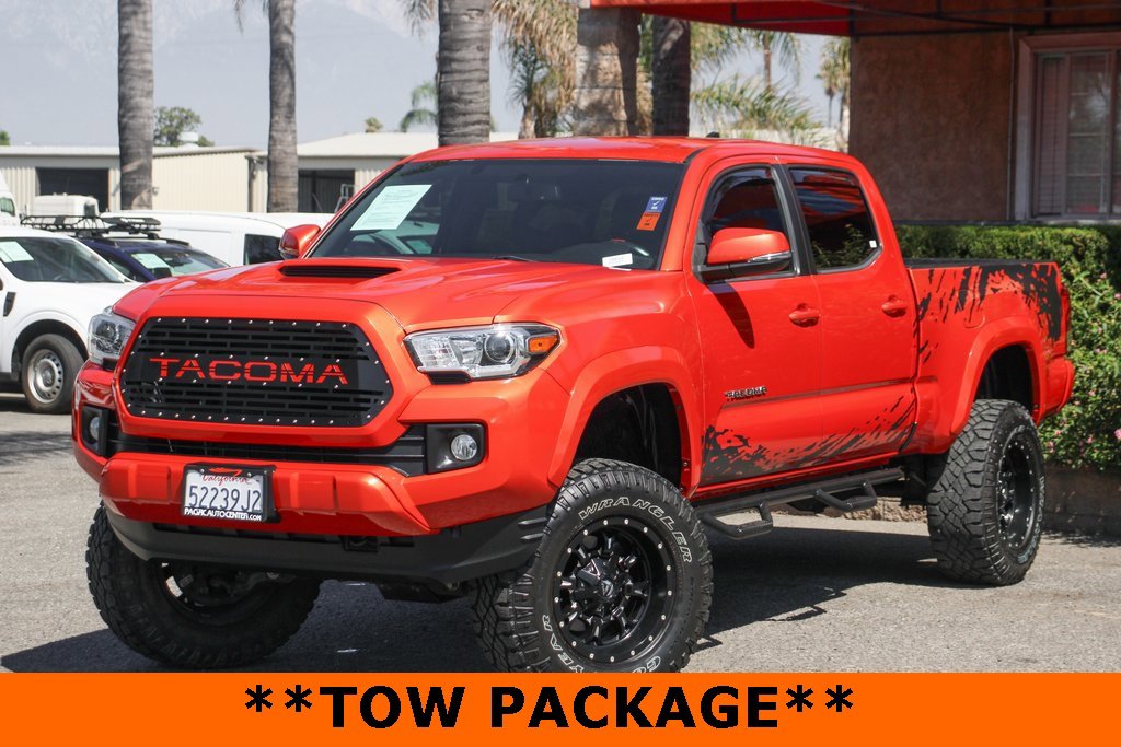 Used 2017 Toyota Tacoma TRD Sport image 4